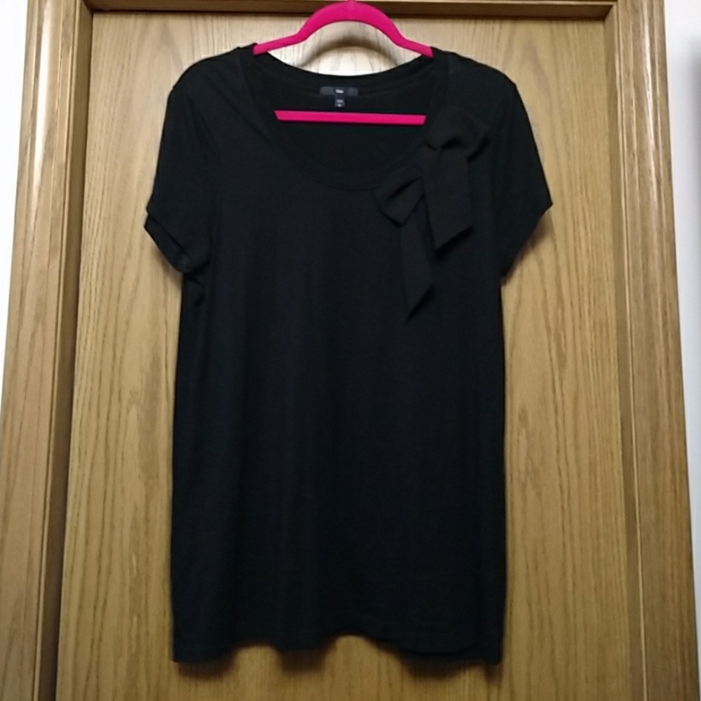 Gap Black tee with bow